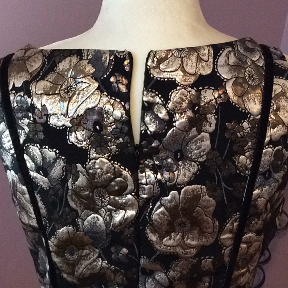 IINA  FOIL FLORAL DRESS - Picture 6 of 7
